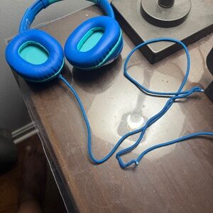 POWMEE over-the-ear headphones with iPhone jack adapters